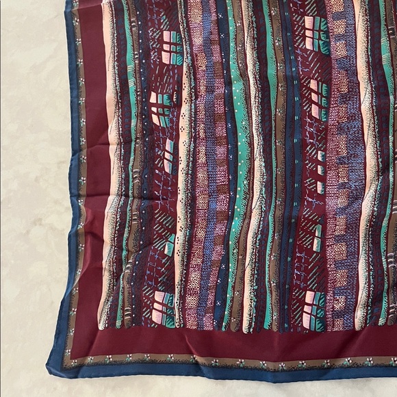 Vintage ECHO Silk Scarf 27” square colorful good condition - Picture 3 of 6